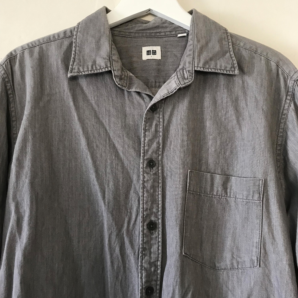 Uniqlo Men's Gray Denim Button Down Shirt